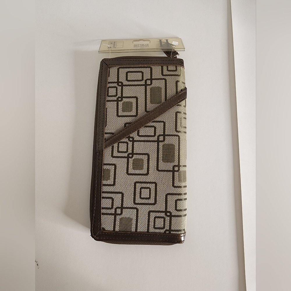 Brown Geometric Wallet - Picture 5 of 5
